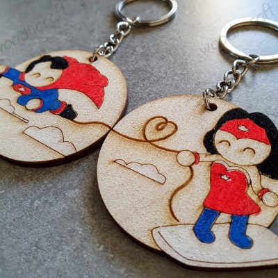 Σετ ξύλινα μπρελόκ - Superheroes in love - woodncraft.gr