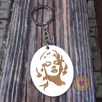 Ξύλινο Μπρελόκ Marilyn Monroe
