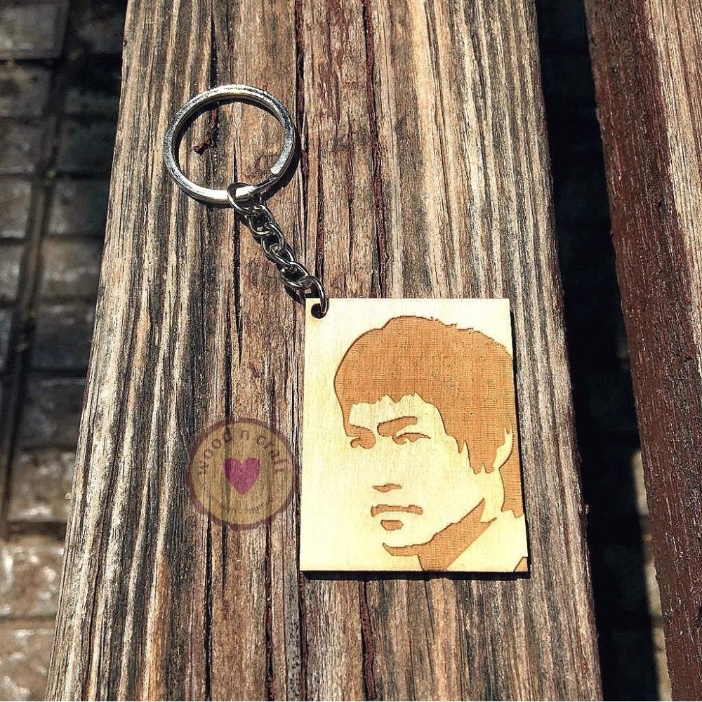 Ξύλινο μπρελόκ Bruce Lee